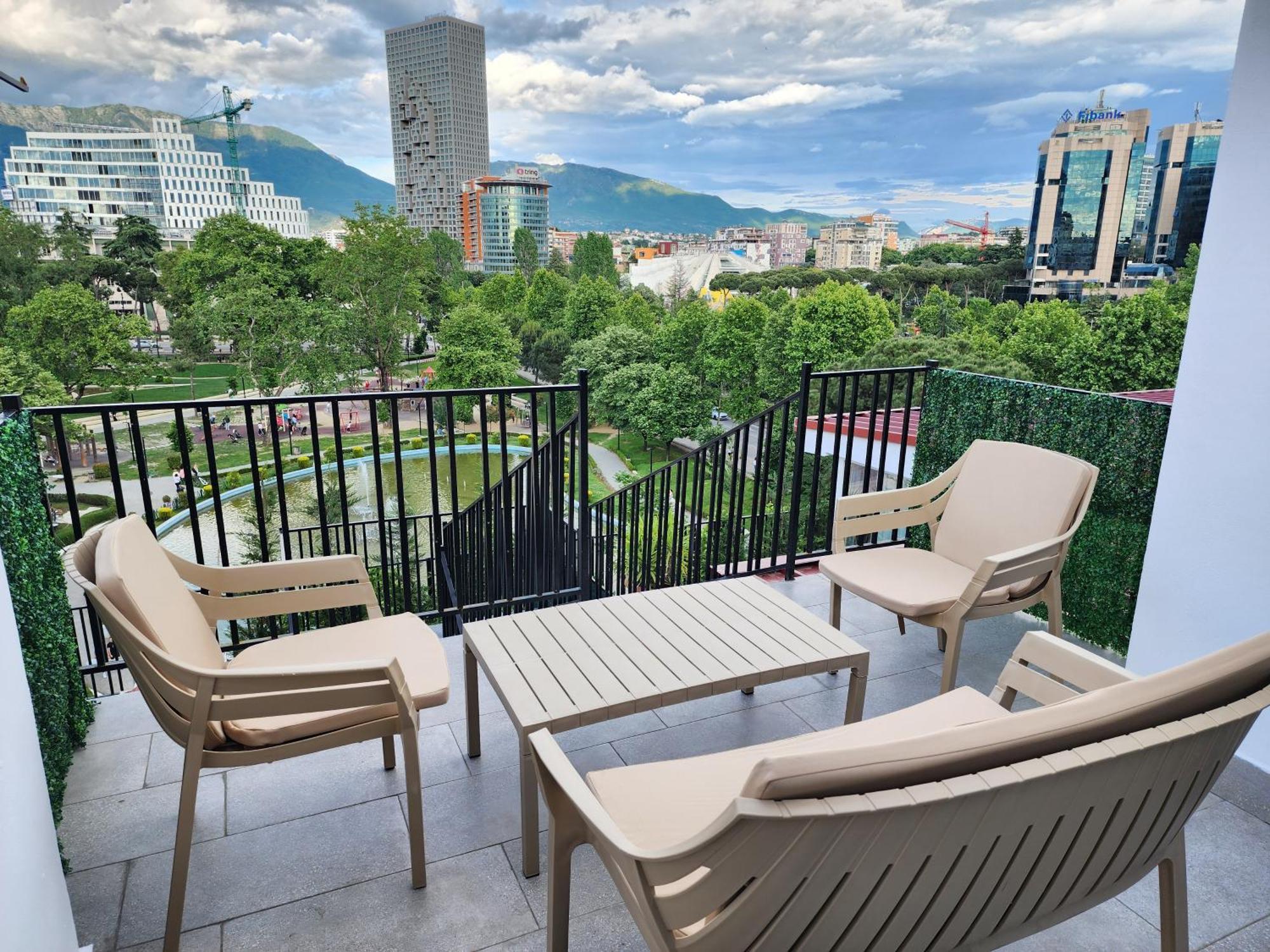 Tirana City Center Penthouse Oasis エクステリア 写真