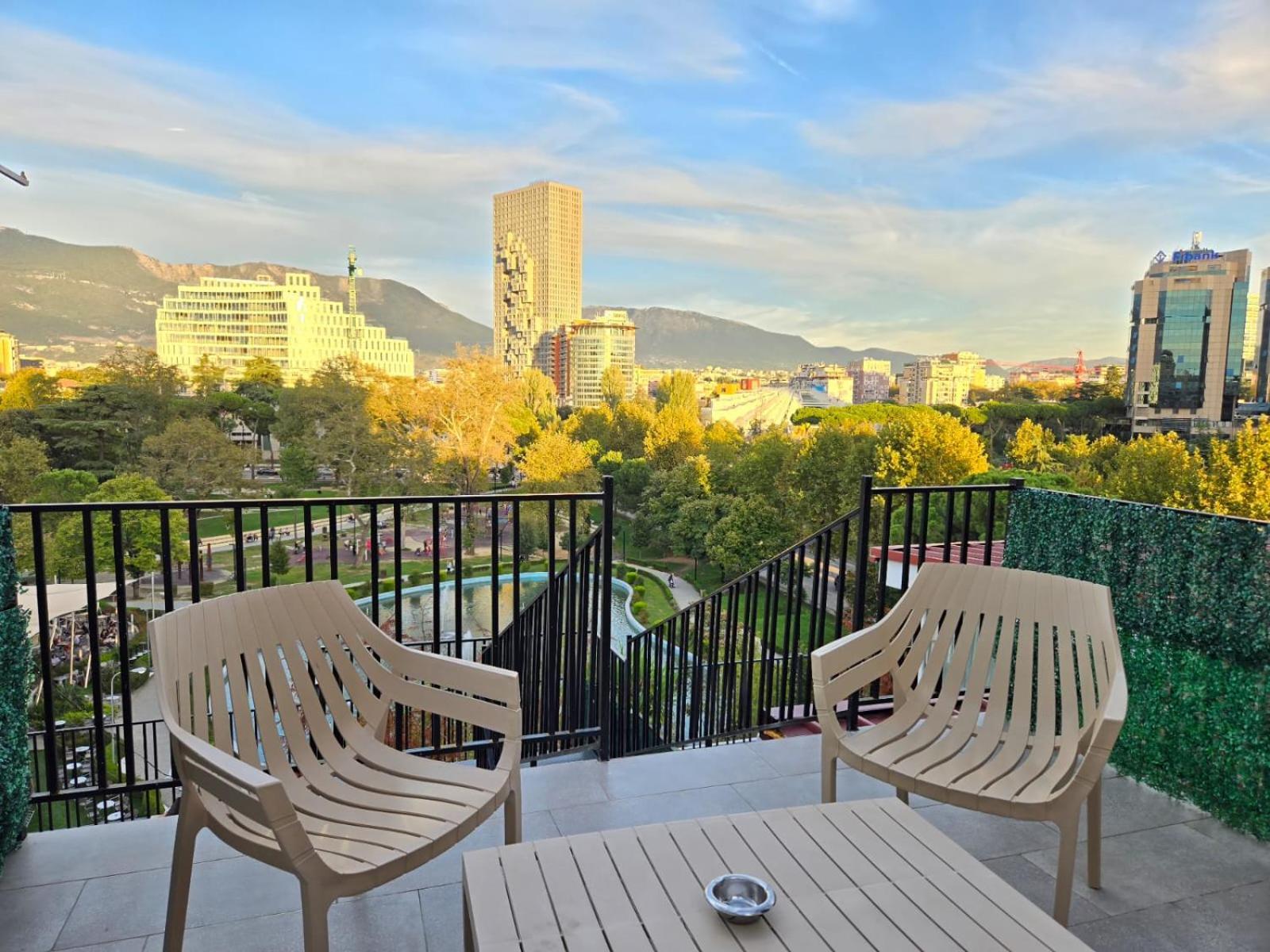 Tirana City Center Penthouse Oasis エクステリア 写真